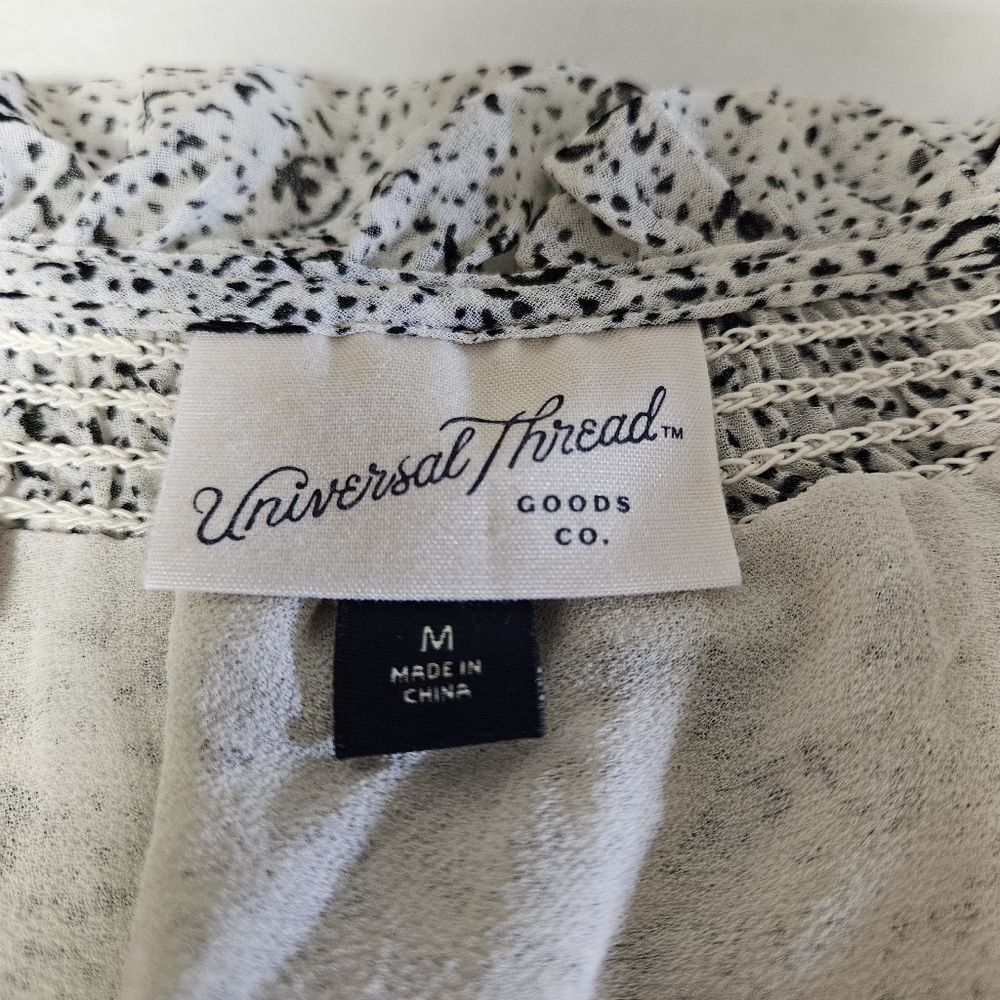 Universal Thread Medium Floral Print Women's Top - Picture 5 of 9